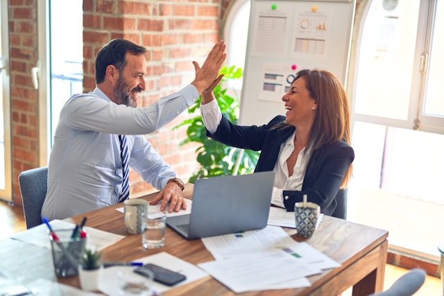 se faire des amis au travail